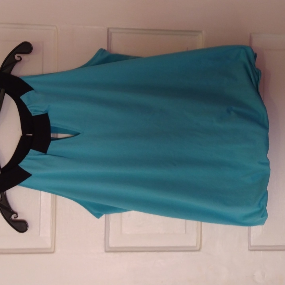 TURQUOISE TOP